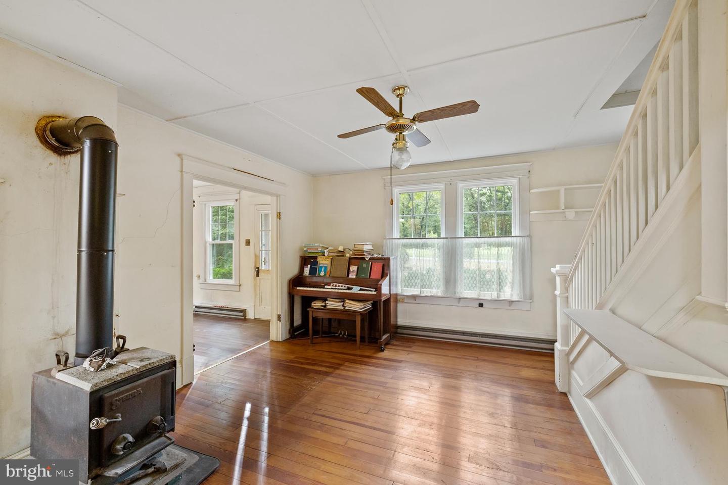 1676 LAKEVIEW DR, WOODSTOCK, Virginia 22664, 3 Bedrooms Bedrooms, ,2 BathroomsBathrooms,Residential,For sale,1676 LAKEVIEW DR,VASH2012270 MLS # VASH2012270