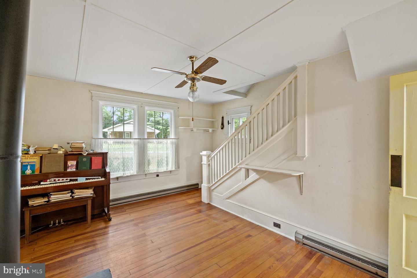 1676 LAKEVIEW DR, WOODSTOCK, Virginia 22664, 3 Bedrooms Bedrooms, ,2 BathroomsBathrooms,Residential,For sale,1676 LAKEVIEW DR,VASH2012270 MLS # VASH2012270
