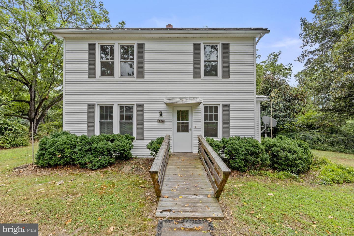 1676 LAKEVIEW DR, WOODSTOCK, Virginia 22664, 3 Bedrooms Bedrooms, ,2 BathroomsBathrooms,Residential,For sale,1676 LAKEVIEW DR,VASH2012270 MLS # VASH2012270