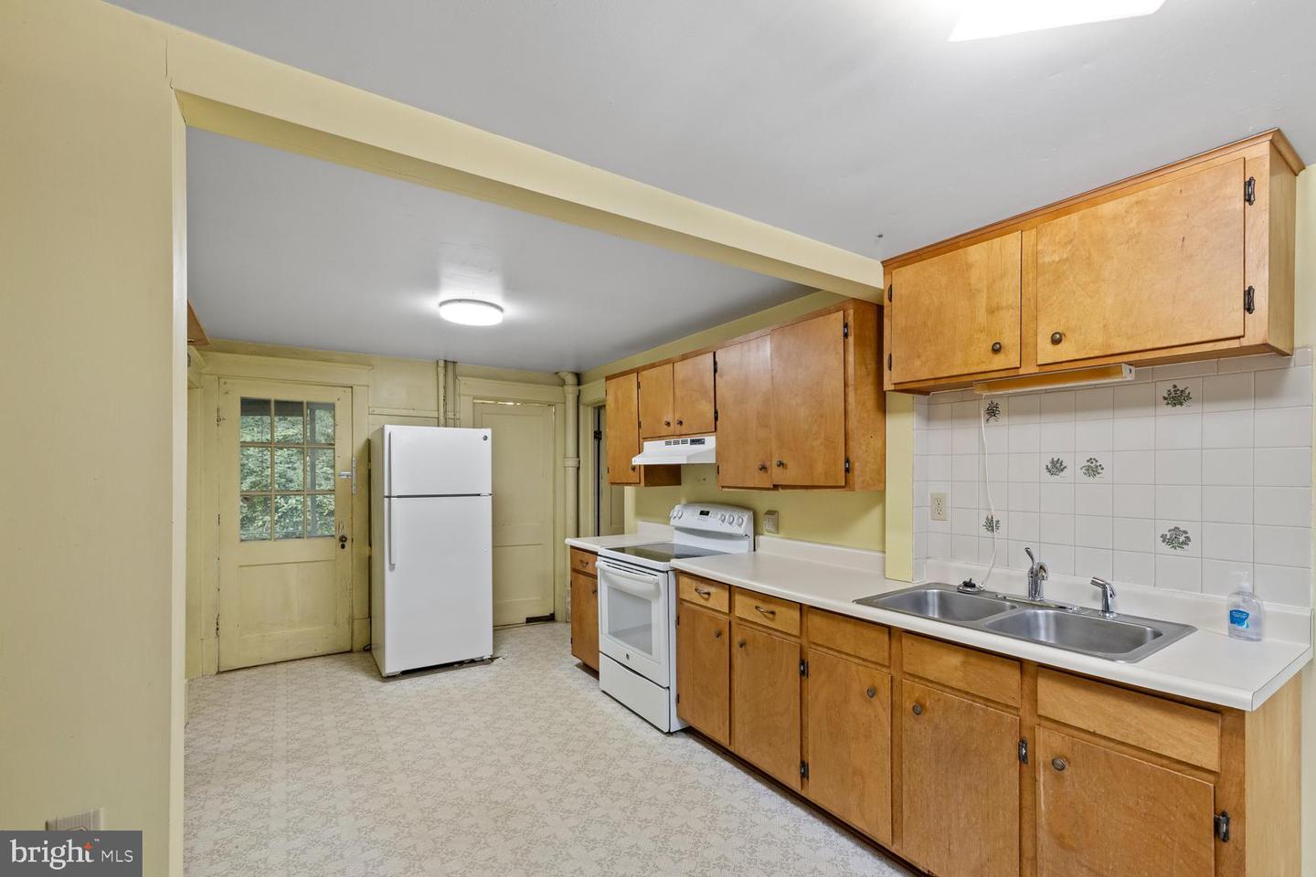 1676 LAKEVIEW DR, WOODSTOCK, Virginia 22664, 3 Bedrooms Bedrooms, ,2 BathroomsBathrooms,Residential,For sale,1676 LAKEVIEW DR,VASH2012270 MLS # VASH2012270