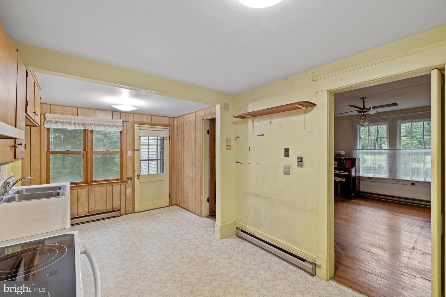1676 LAKEVIEW DR, WOODSTOCK, Virginia 22664, 3 Bedrooms Bedrooms, ,2 BathroomsBathrooms,Residential,For sale,1676 LAKEVIEW DR,VASH2012270 MLS # VASH2012270