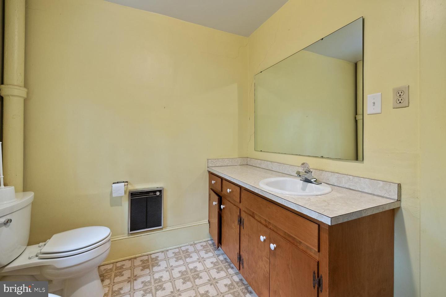 1676 LAKEVIEW DR, WOODSTOCK, Virginia 22664, 3 Bedrooms Bedrooms, ,2 BathroomsBathrooms,Residential,For sale,1676 LAKEVIEW DR,VASH2012270 MLS # VASH2012270