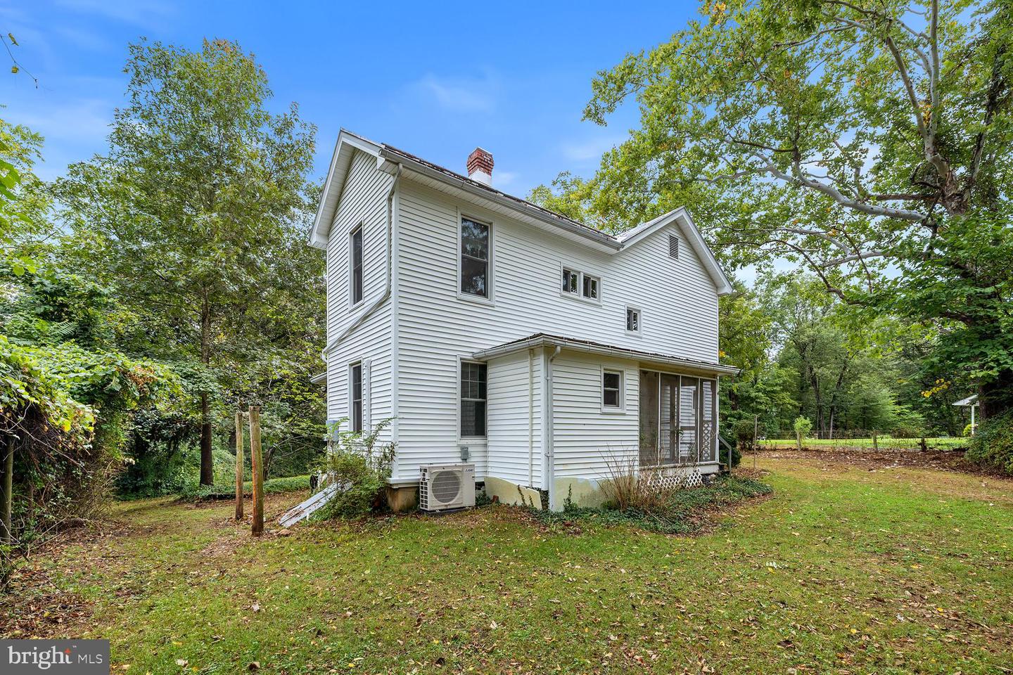 1676 LAKEVIEW DR, WOODSTOCK, Virginia 22664, 3 Bedrooms Bedrooms, ,2 BathroomsBathrooms,Residential,For sale,1676 LAKEVIEW DR,VASH2012270 MLS # VASH2012270