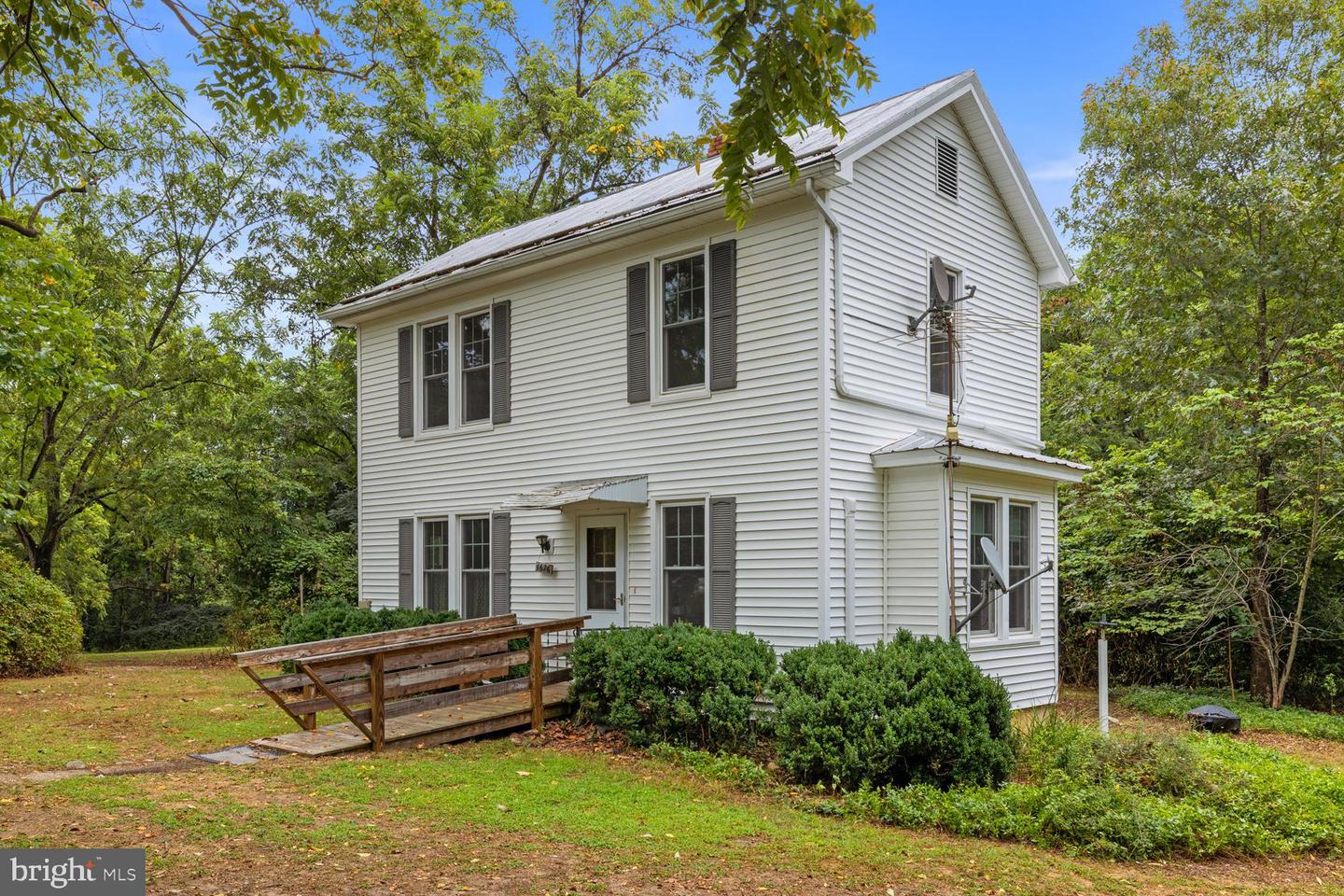 1676 LAKEVIEW DR, WOODSTOCK, Virginia 22664, 3 Bedrooms Bedrooms, ,2 BathroomsBathrooms,Residential,For sale,1676 LAKEVIEW DR,VASH2012270 MLS # VASH2012270