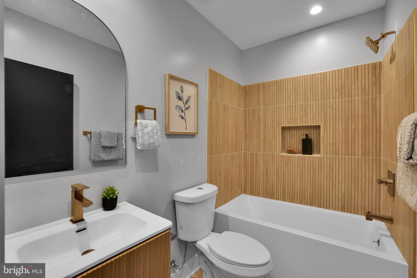 1822 A ST SE, WASHINGTON, District Of Columbia 20003, 4 Bedrooms Bedrooms, ,3 BathroomsBathrooms,Residential,For sale,1822 A ST SE,DCDC2215744 MLS # DCDC2215744