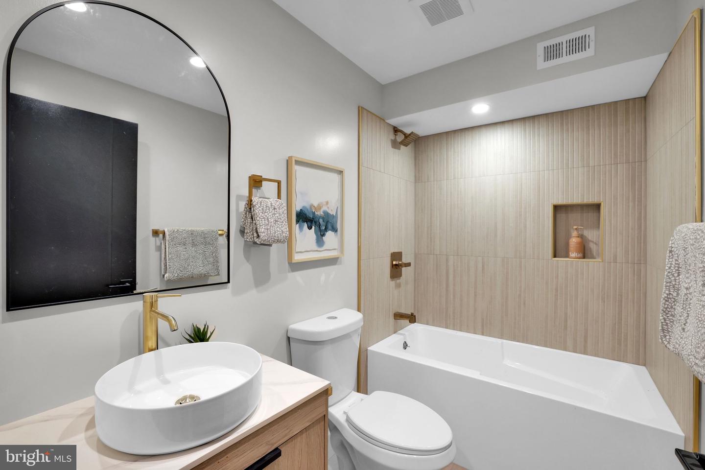 1822 A ST SE, WASHINGTON, District Of Columbia 20003, 4 Bedrooms Bedrooms, ,3 BathroomsBathrooms,Residential,For sale,1822 A ST SE,DCDC2215744 MLS # DCDC2215744