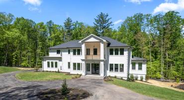 11550 HENDERSON RD, CLIFTON, Virginia 20124, 6 Bedrooms Bedrooms, ,6 BathroomsBathrooms,Residential,For sale,11550 HENDERSON RD,VAFX2203858 MLS # VAFX2203858