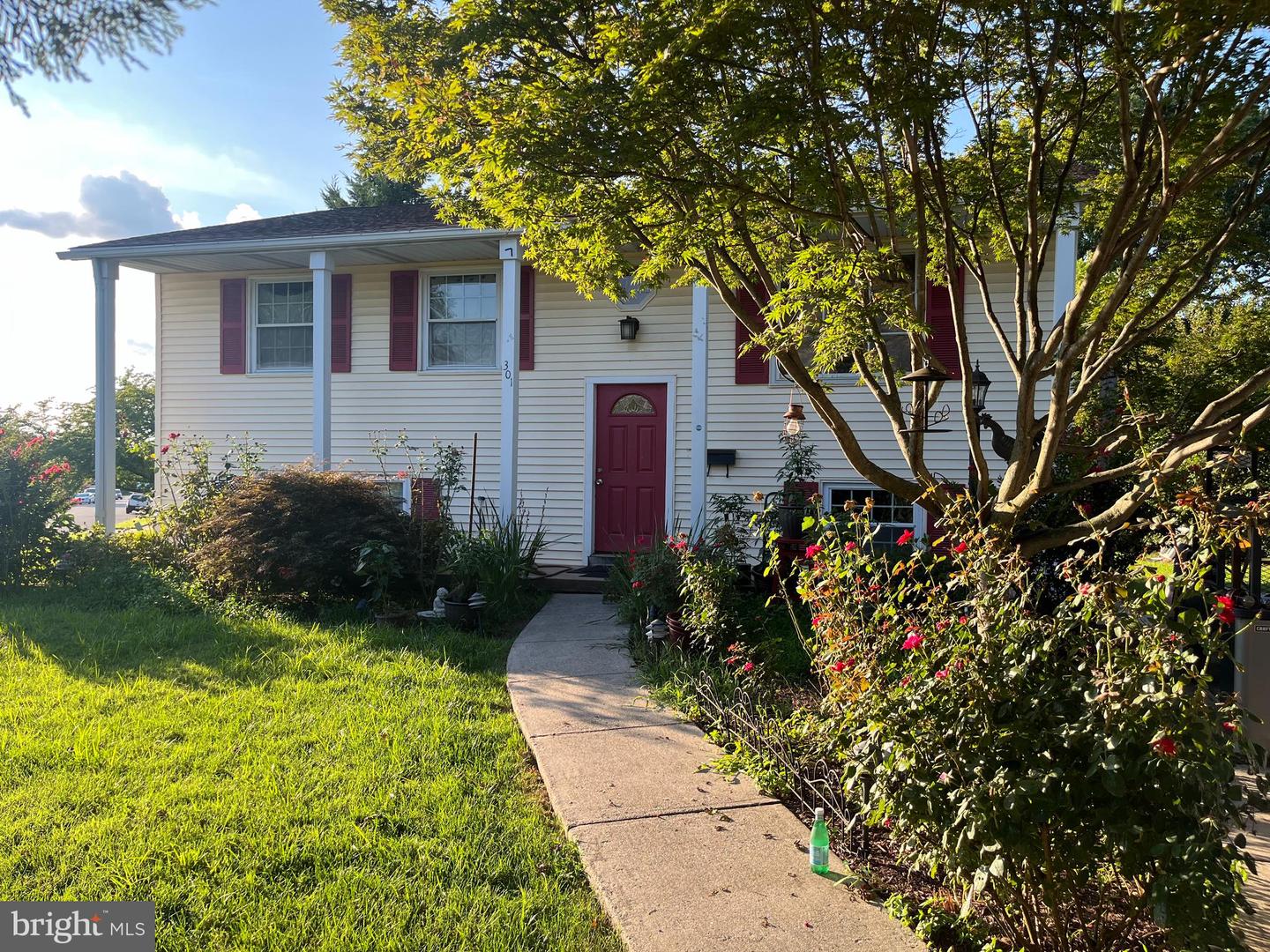 301 N ALDER AVE, STERLING, Virginia 20164, 3 Bedrooms Bedrooms, ,2 BathroomsBathrooms,Residential,For sale,301 N ALDER AVE,VALO2104814 MLS # VALO2104814