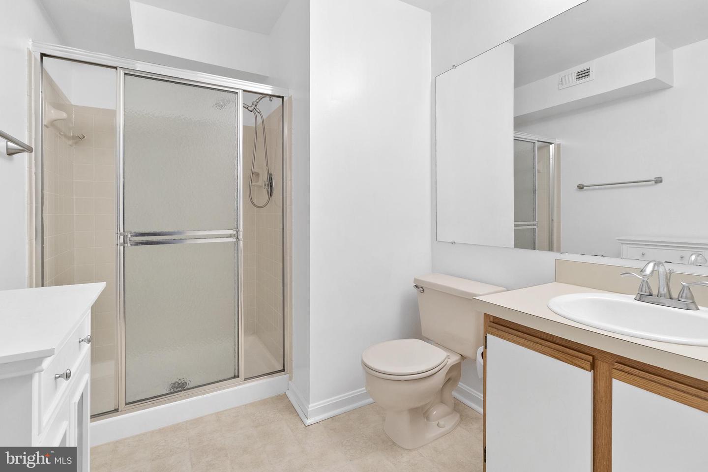 6920 VICTORIA DR #F, ALEXANDRIA, Virginia 22310, 2 Bedrooms Bedrooms, ,2 BathroomsBathrooms,Residential,For sale,6920 VICTORIA DR #F,VAFX2262076 MLS # VAFX2262076
