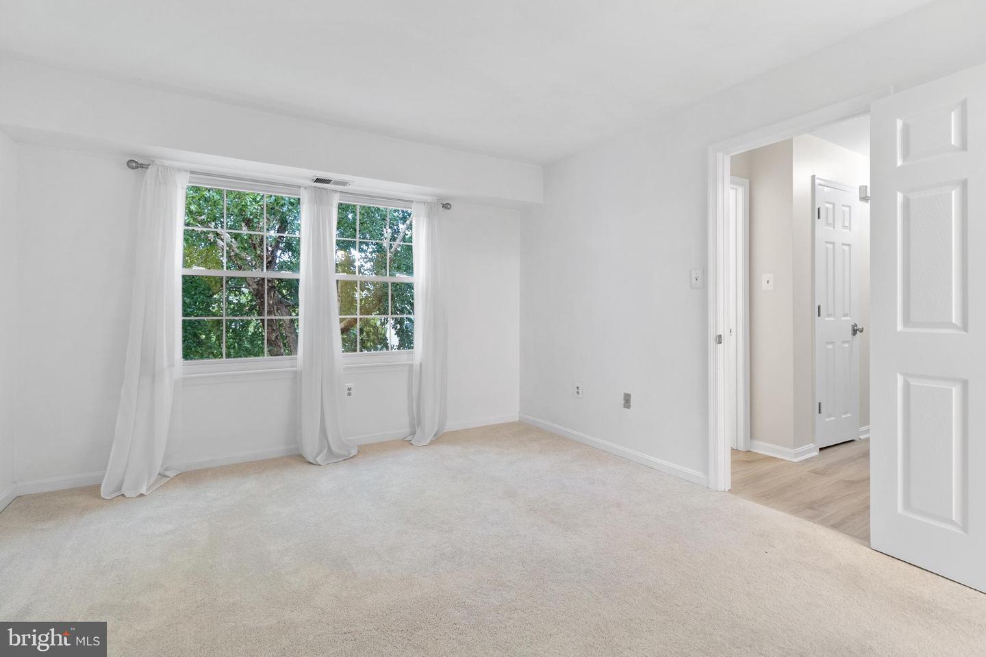 6920 VICTORIA DR #F, ALEXANDRIA, Virginia 22310, 2 Bedrooms Bedrooms, ,2 BathroomsBathrooms,Residential,For sale,6920 VICTORIA DR #F,VAFX2262076 MLS # VAFX2262076