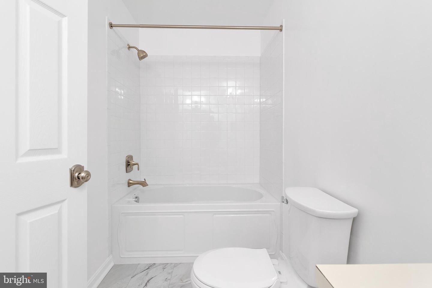 6920 VICTORIA DR #F, ALEXANDRIA, Virginia 22310, 2 Bedrooms Bedrooms, ,2 BathroomsBathrooms,Residential,For sale,6920 VICTORIA DR #F,VAFX2262076 MLS # VAFX2262076