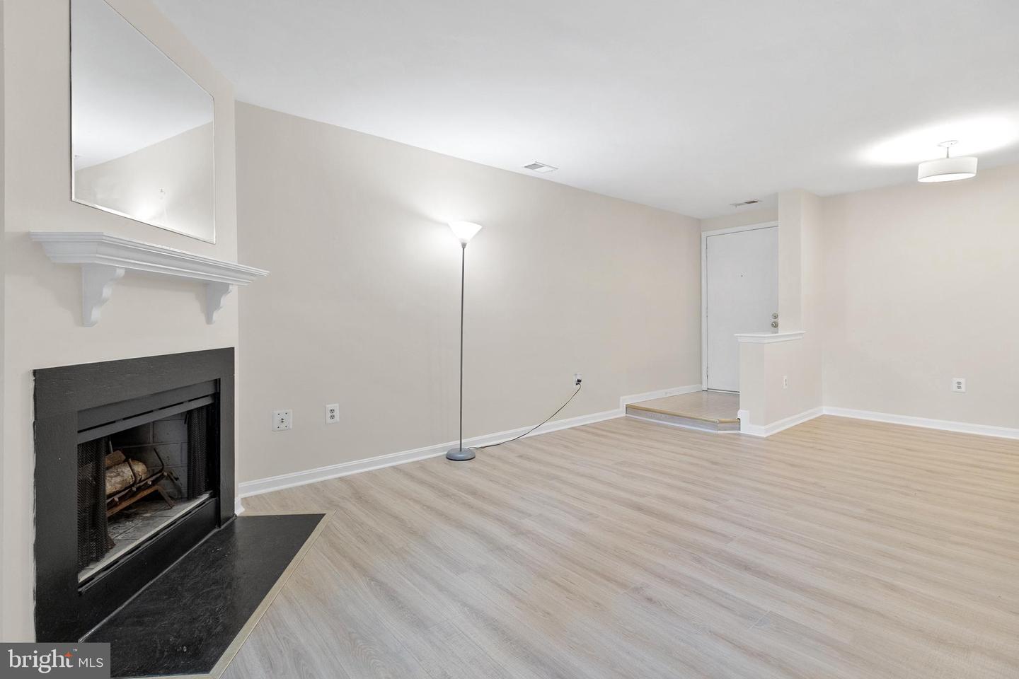 6920 VICTORIA DR #F, ALEXANDRIA, Virginia 22310, 2 Bedrooms Bedrooms, ,2 BathroomsBathrooms,Residential,For sale,6920 VICTORIA DR #F,VAFX2262076 MLS # VAFX2262076