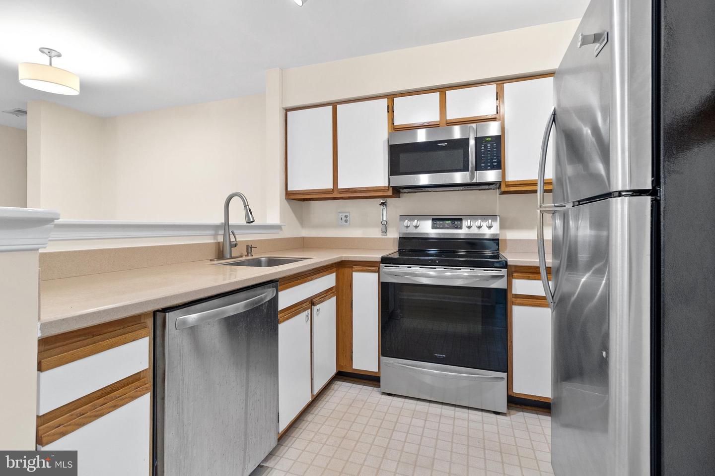 6920 VICTORIA DR #F, ALEXANDRIA, Virginia 22310, 2 Bedrooms Bedrooms, ,2 BathroomsBathrooms,Residential,For sale,6920 VICTORIA DR #F,VAFX2262076 MLS # VAFX2262076
