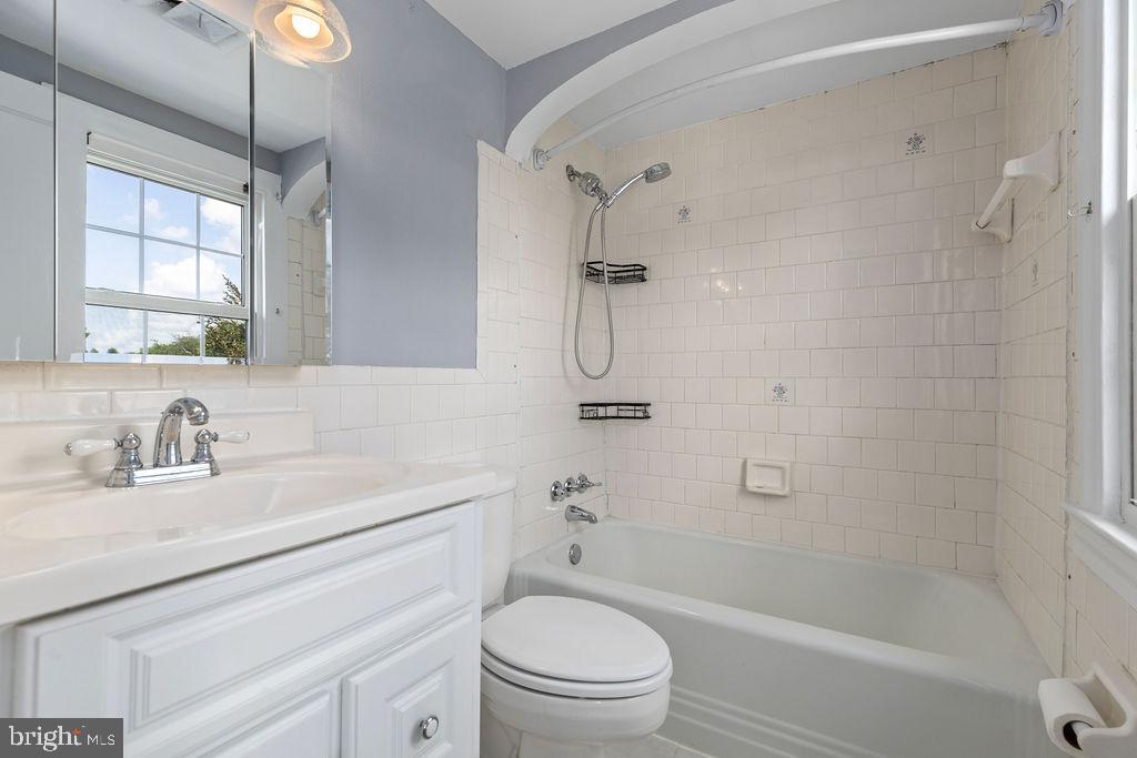414 E 6TH ST, FRONT ROYAL, Virginia 22630, 2 Bedrooms Bedrooms, 4 Rooms Rooms,2 BathroomsBathrooms,Residential,For sale,414 E 6TH ST,VAWR2012018 MLS # VAWR2012018
