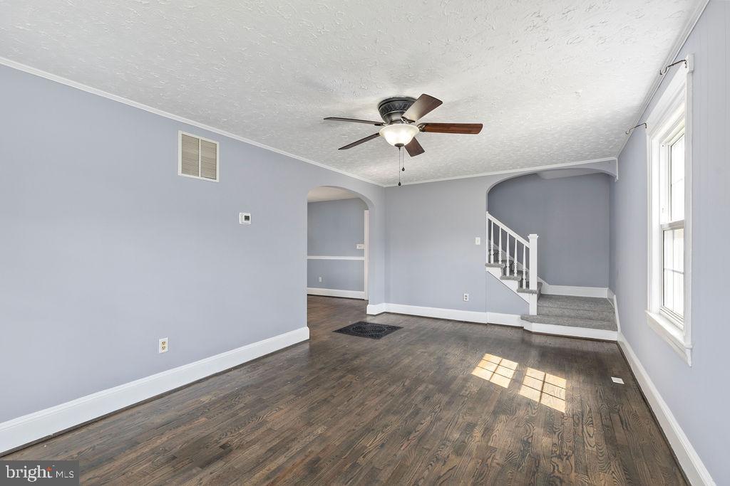 414 E 6TH ST, FRONT ROYAL, Virginia 22630, 2 Bedrooms Bedrooms, 4 Rooms Rooms,2 BathroomsBathrooms,Residential,For sale,414 E 6TH ST,VAWR2012018 MLS # VAWR2012018