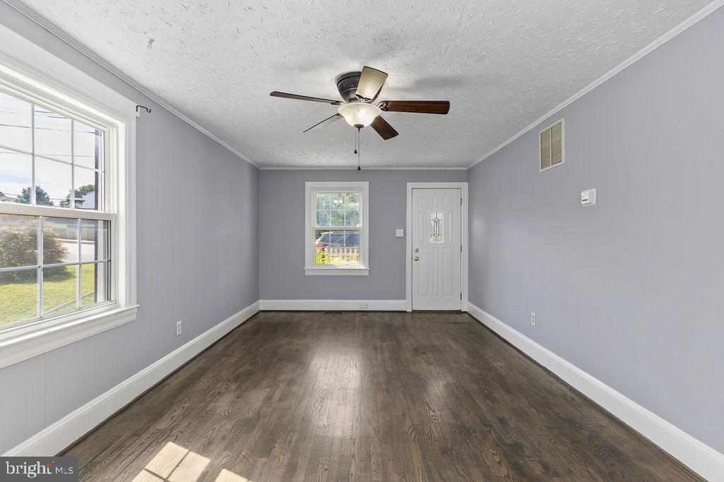 414 E 6TH ST, FRONT ROYAL, Virginia 22630, 2 Bedrooms Bedrooms, 4 Rooms Rooms,2 BathroomsBathrooms,Residential,For sale,414 E 6TH ST,VAWR2012018 MLS # VAWR2012018