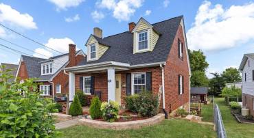 414 E 6TH ST, FRONT ROYAL, Virginia 22630, 2 Bedrooms Bedrooms, 4 Rooms Rooms,2 BathroomsBathrooms,Residential,For sale,414 E 6TH ST,VAWR2012018 MLS # VAWR2012018