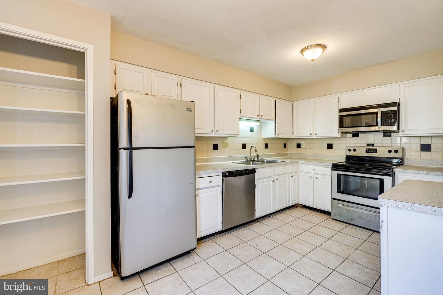 1727 CY CT, VIENNA, Virginia 22182, 4 Bedrooms Bedrooms, ,3 BathroomsBathrooms,Residential,For sale,1727 CY CT,VAFX2262146 MLS # VAFX2262146