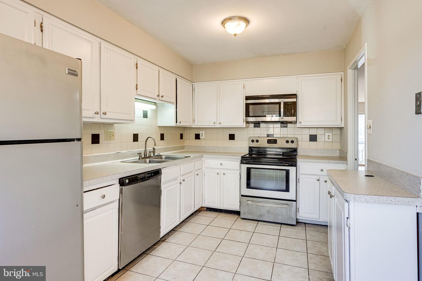 1727 CY CT, VIENNA, Virginia 22182, 4 Bedrooms Bedrooms, ,3 BathroomsBathrooms,Residential,For sale,1727 CY CT,VAFX2262146 MLS # VAFX2262146