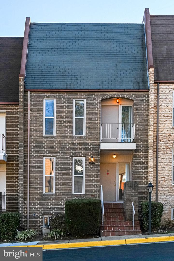 1727 CY CT, VIENNA, Virginia 22182, 4 Bedrooms Bedrooms, ,3 BathroomsBathrooms,Residential,For sale,1727 CY CT,VAFX2262146 MLS # VAFX2262146