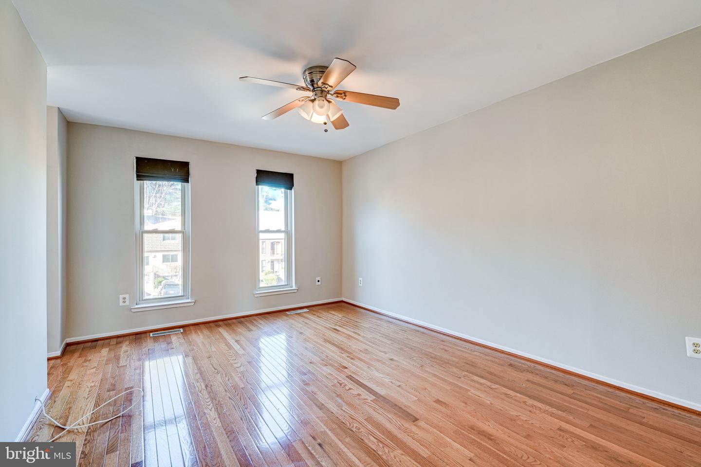 1727 CY CT, VIENNA, Virginia 22182, 4 Bedrooms Bedrooms, ,3 BathroomsBathrooms,Residential,For sale,1727 CY CT,VAFX2262146 MLS # VAFX2262146