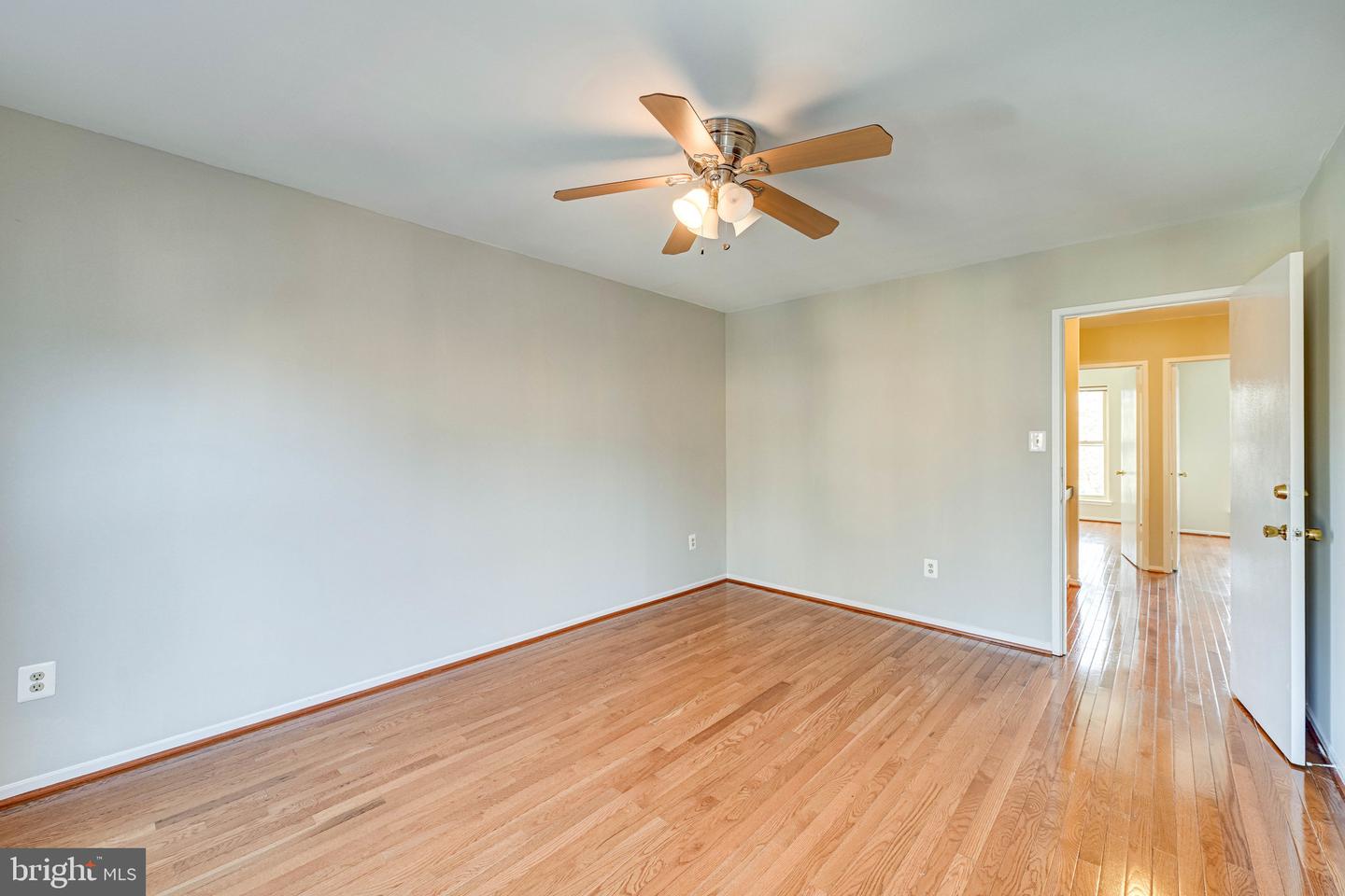 1727 CY CT, VIENNA, Virginia 22182, 4 Bedrooms Bedrooms, ,3 BathroomsBathrooms,Residential,For sale,1727 CY CT,VAFX2262146 MLS # VAFX2262146