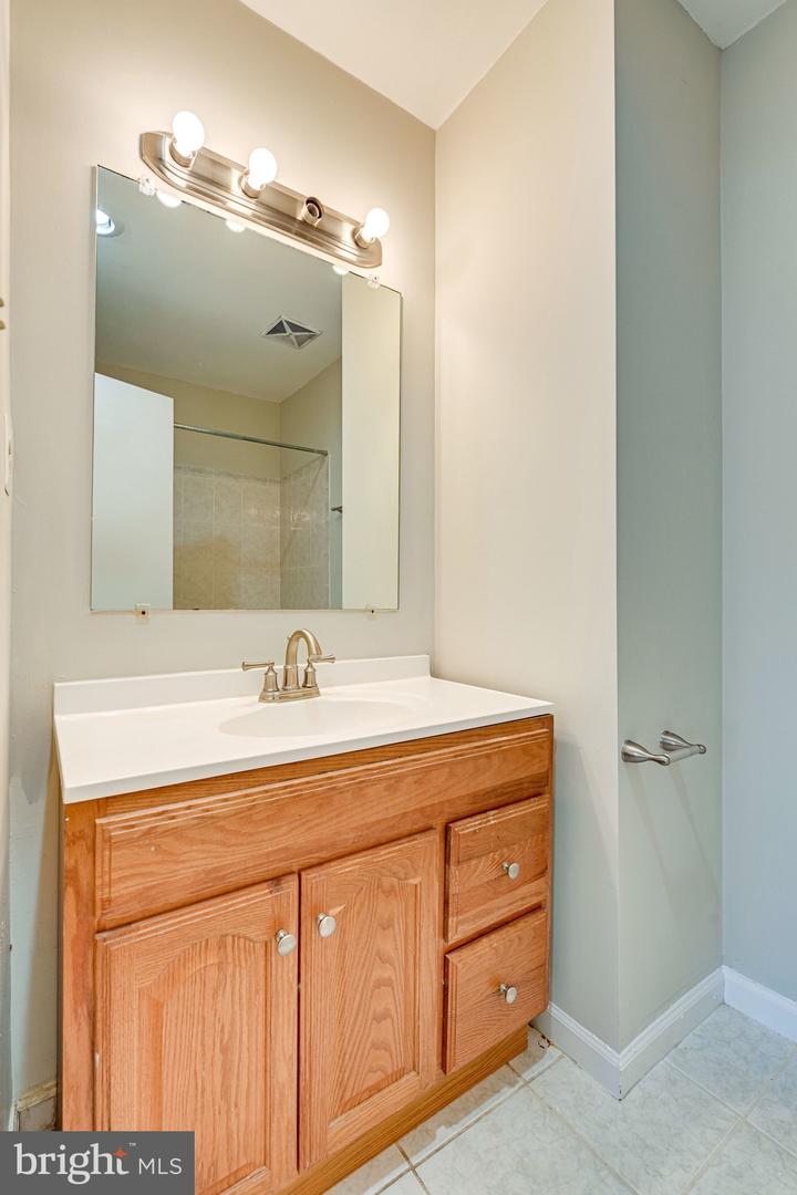 1727 CY CT, VIENNA, Virginia 22182, 4 Bedrooms Bedrooms, ,3 BathroomsBathrooms,Residential,For sale,1727 CY CT,VAFX2262146 MLS # VAFX2262146