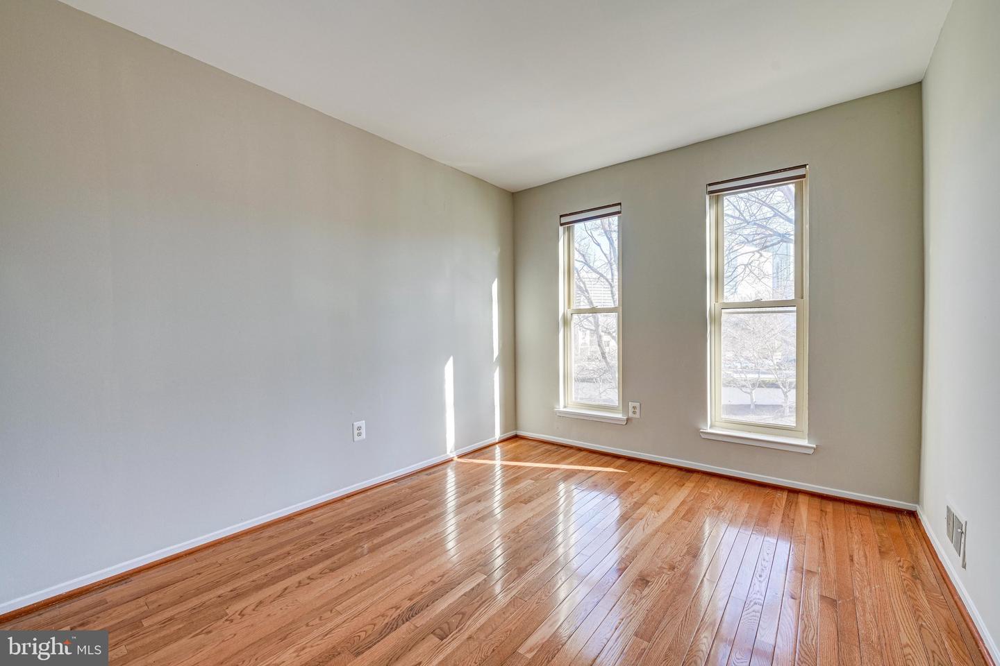 1727 CY CT, VIENNA, Virginia 22182, 4 Bedrooms Bedrooms, ,3 BathroomsBathrooms,Residential,For sale,1727 CY CT,VAFX2262146 MLS # VAFX2262146