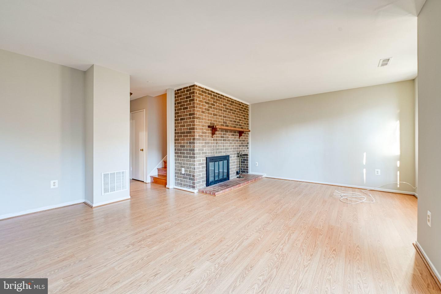 1727 CY CT, VIENNA, Virginia 22182, 4 Bedrooms Bedrooms, ,3 BathroomsBathrooms,Residential,For sale,1727 CY CT,VAFX2262146 MLS # VAFX2262146