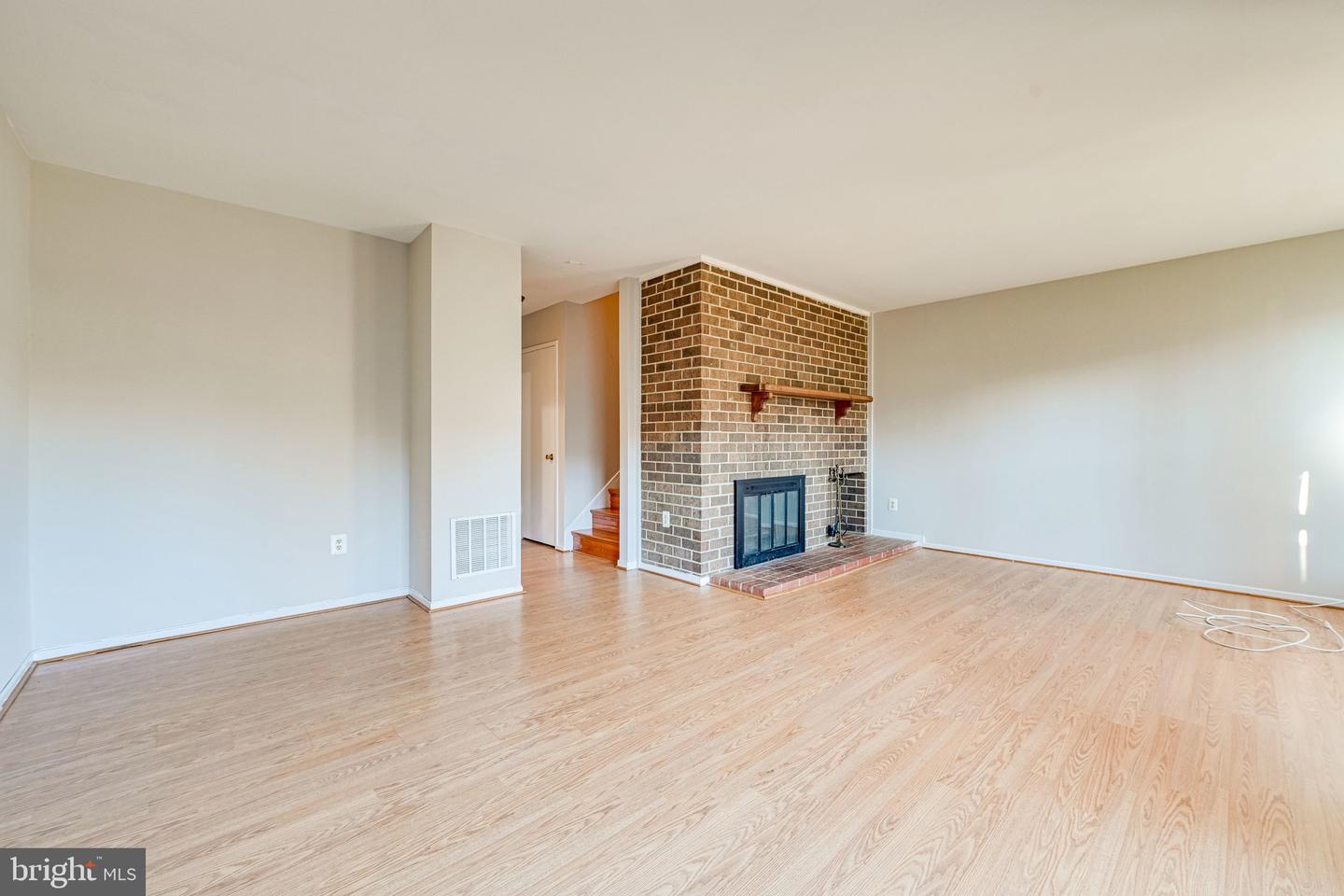 1727 CY CT, VIENNA, Virginia 22182, 4 Bedrooms Bedrooms, ,3 BathroomsBathrooms,Residential,For sale,1727 CY CT,VAFX2262146 MLS # VAFX2262146