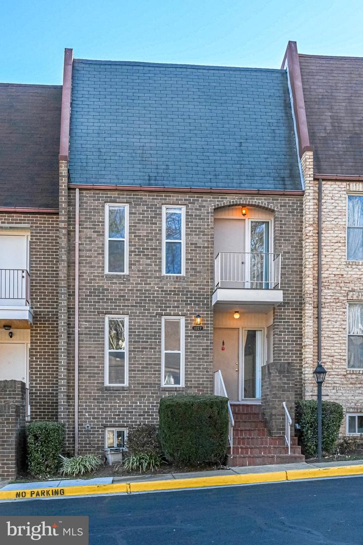 1727 CY CT, VIENNA, Virginia 22182, 4 Bedrooms Bedrooms, ,3 BathroomsBathrooms,Residential,For sale,1727 CY CT,VAFX2262146 MLS # VAFX2262146