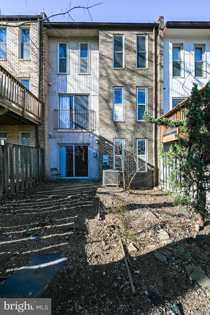 1727 CY CT, VIENNA, Virginia 22182, 4 Bedrooms Bedrooms, ,3 BathroomsBathrooms,Residential,For sale,1727 CY CT,VAFX2262146 MLS # VAFX2262146