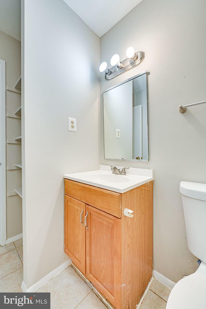 1727 CY CT, VIENNA, Virginia 22182, 4 Bedrooms Bedrooms, ,3 BathroomsBathrooms,Residential,For sale,1727 CY CT,VAFX2262146 MLS # VAFX2262146