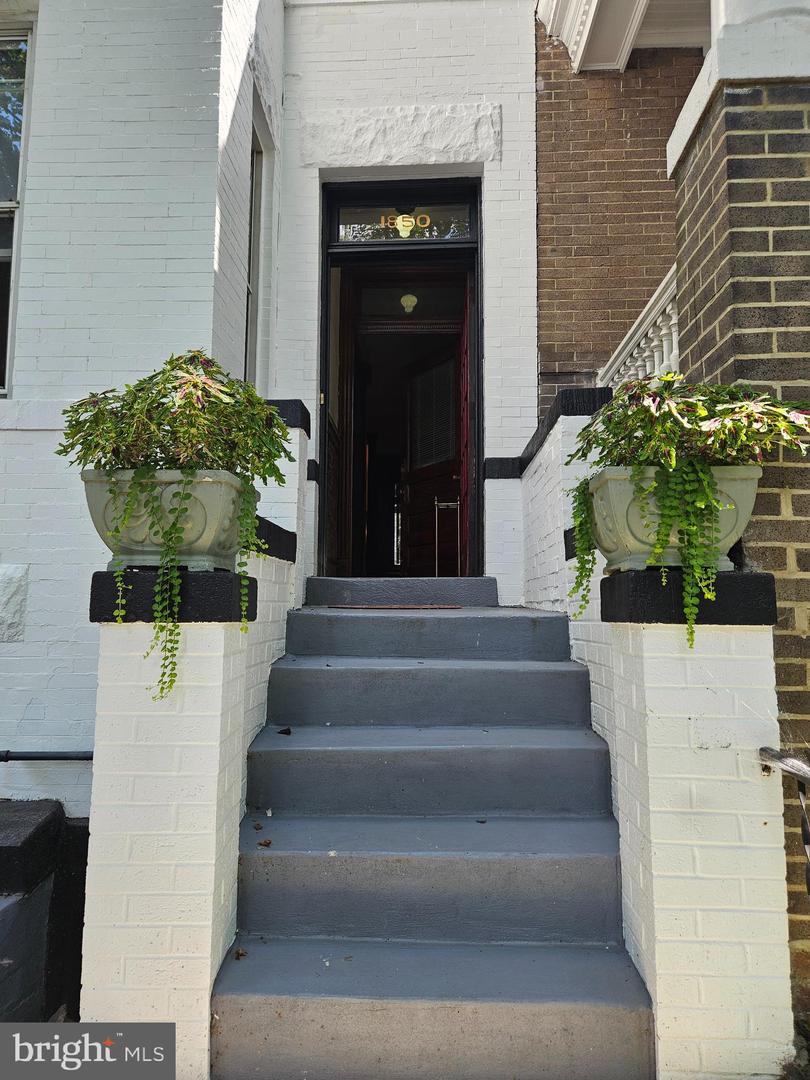 1850 ONTARIO PL NW, WASHINGTON, District Of Columbia 20009, 3 Bedrooms Bedrooms, ,1 BathroomBathrooms,Residential,For sale,1850 ONTARIO PL NW,DCDC2208740 MLS # DCDC2208740