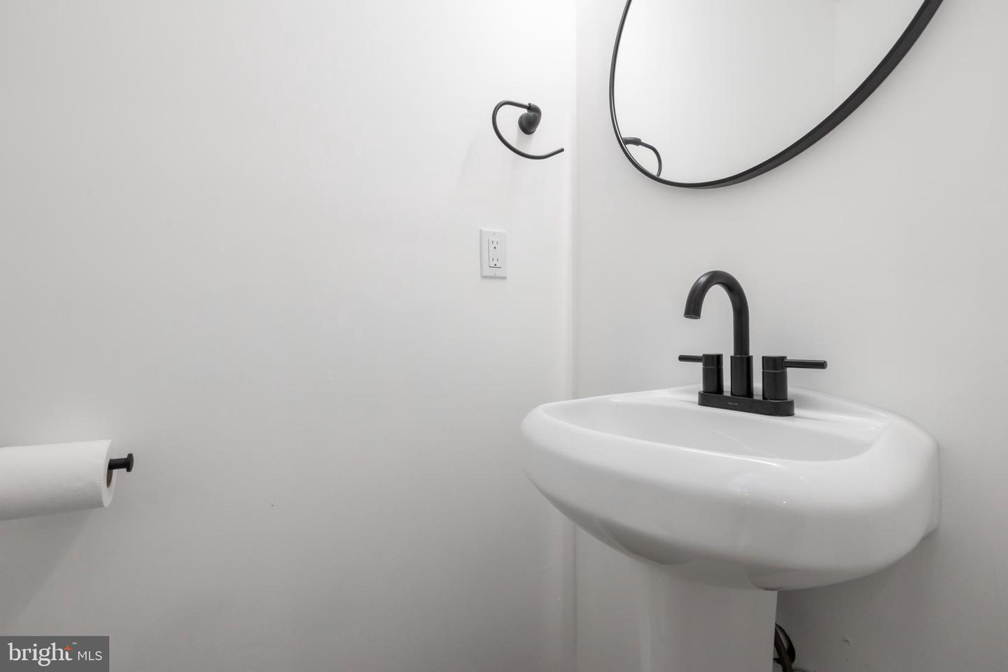 836 XENIA ST SE, WASHINGTON, District Of Columbia 20032, 4 Bedrooms Bedrooms, ,2 BathroomsBathrooms,Residential,For sale,836 XENIA ST SE,DCDC2215862 MLS # DCDC2215862