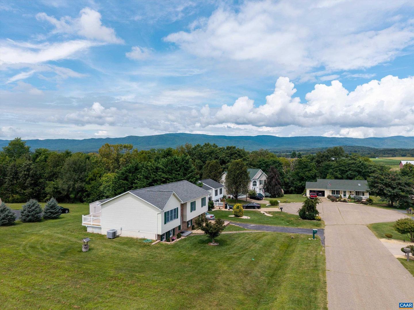 430 QUAIL RUN DR, ELKTON, Virginia 22827, 3 Bedrooms Bedrooms, ,3 BathroomsBathrooms,Residential,For sale,430 QUAIL RUN DR,668016 MLS # 668016