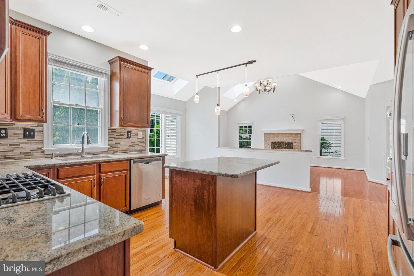 10857 HUNTER GATE WAY, RESTON, Virginia 20194, 5 Bedrooms Bedrooms, ,3 BathroomsBathrooms,Residential,For sale,10857 HUNTER GATE WAY,VAFX2252528 MLS # VAFX2252528