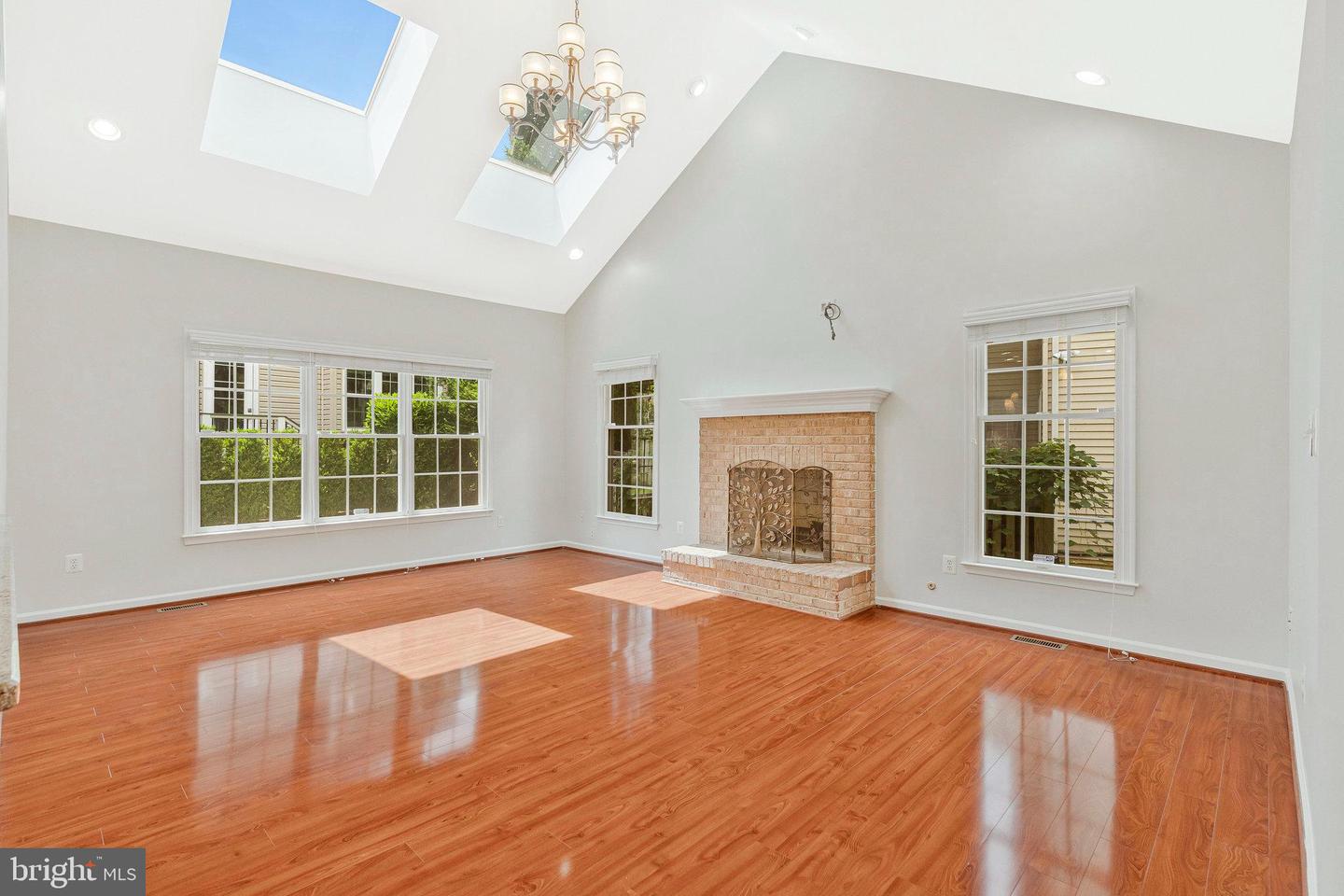 10857 HUNTER GATE WAY, RESTON, Virginia 20194, 5 Bedrooms Bedrooms, ,3 BathroomsBathrooms,Residential,For sale,10857 HUNTER GATE WAY,VAFX2252528 MLS # VAFX2252528