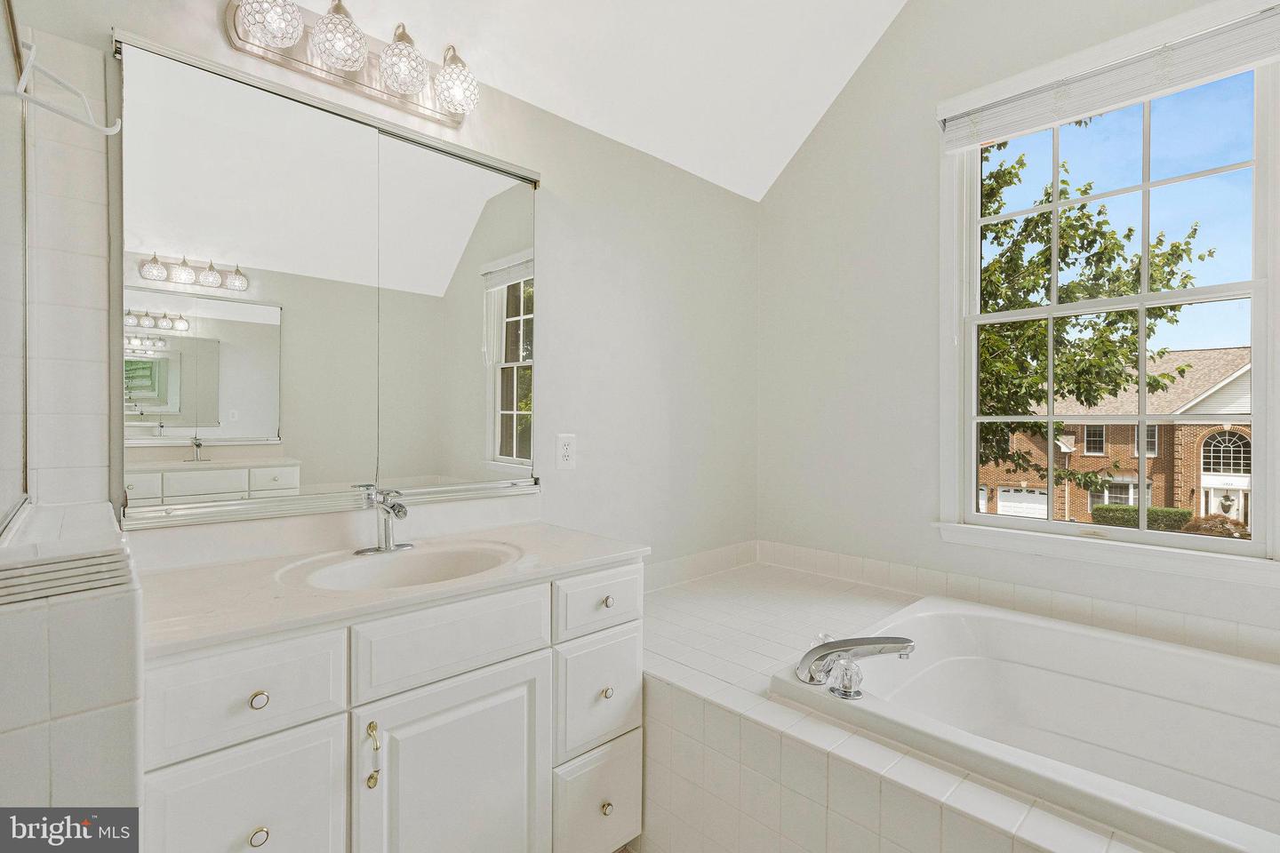 10857 HUNTER GATE WAY, RESTON, Virginia 20194, 5 Bedrooms Bedrooms, ,3 BathroomsBathrooms,Residential,For sale,10857 HUNTER GATE WAY,VAFX2252528 MLS # VAFX2252528