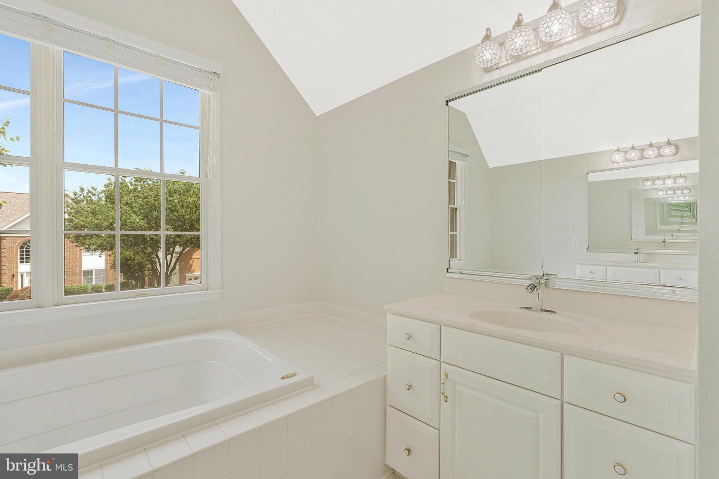 10857 HUNTER GATE WAY, RESTON, Virginia 20194, 5 Bedrooms Bedrooms, ,3 BathroomsBathrooms,Residential,For sale,10857 HUNTER GATE WAY,VAFX2252528 MLS # VAFX2252528