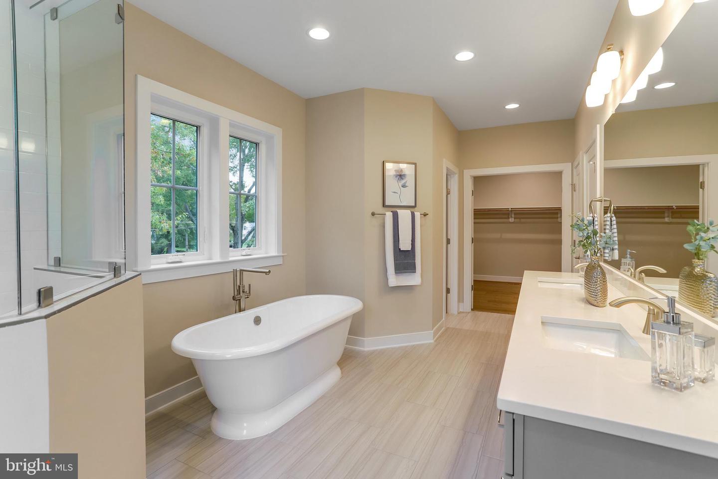 2418 HOLT ST, VIENNA, Virginia 22180, 4 Bedrooms Bedrooms, 1 Room Rooms,4 BathroomsBathrooms,Residential,For sale,2418 HOLT ST,VAFX2259004 MLS # VAFX2259004