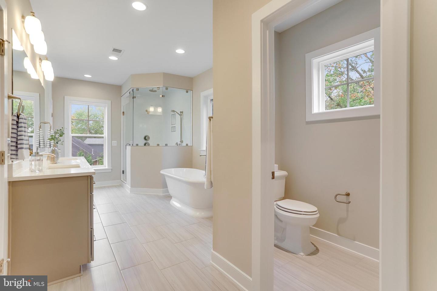 2418 HOLT ST, VIENNA, Virginia 22180, 4 Bedrooms Bedrooms, 1 Room Rooms,4 BathroomsBathrooms,Residential,For sale,2418 HOLT ST,VAFX2259004 MLS # VAFX2259004