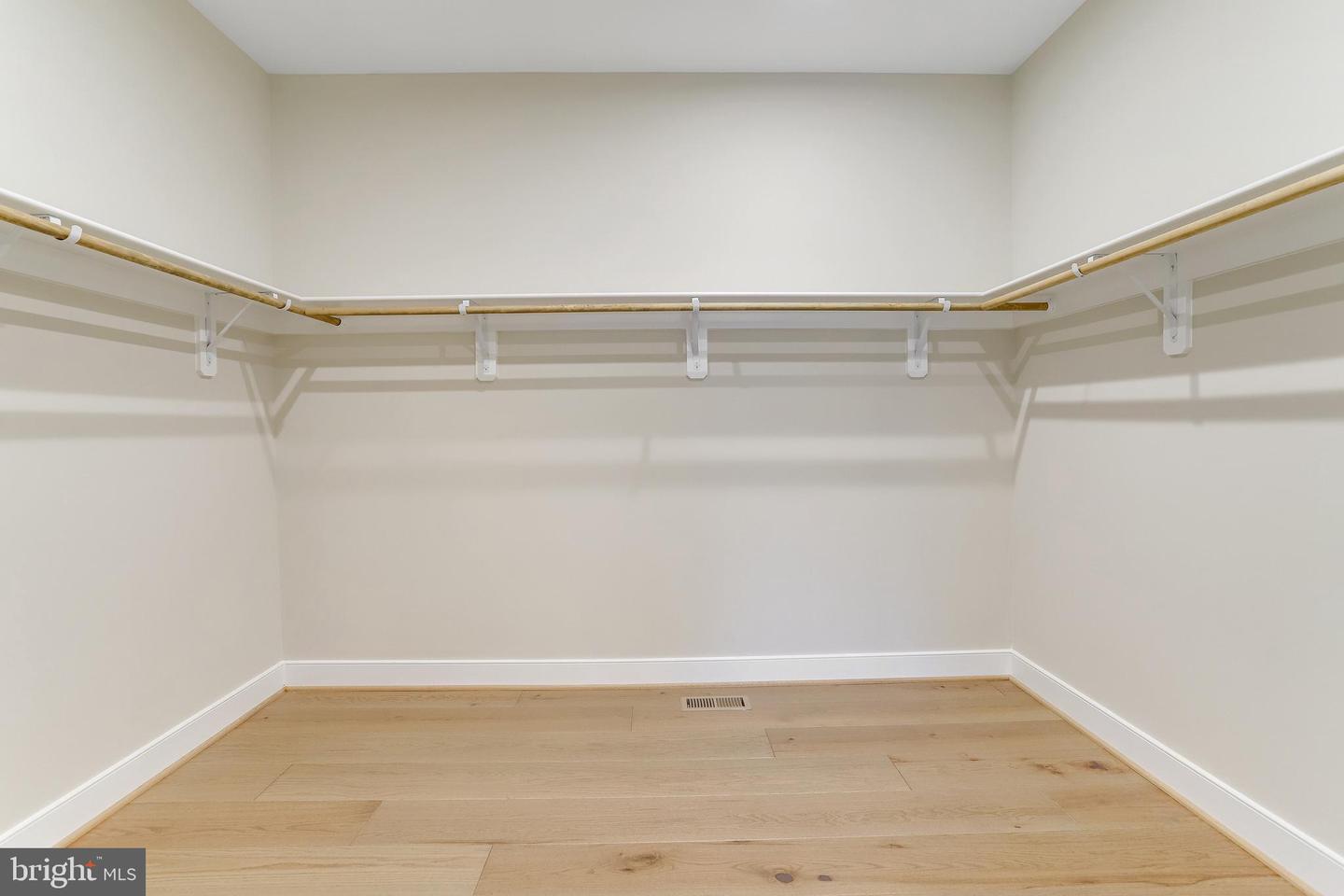 2418 HOLT ST, VIENNA, Virginia 22180, 4 Bedrooms Bedrooms, 1 Room Rooms,4 BathroomsBathrooms,Residential,For sale,2418 HOLT ST,VAFX2259004 MLS # VAFX2259004