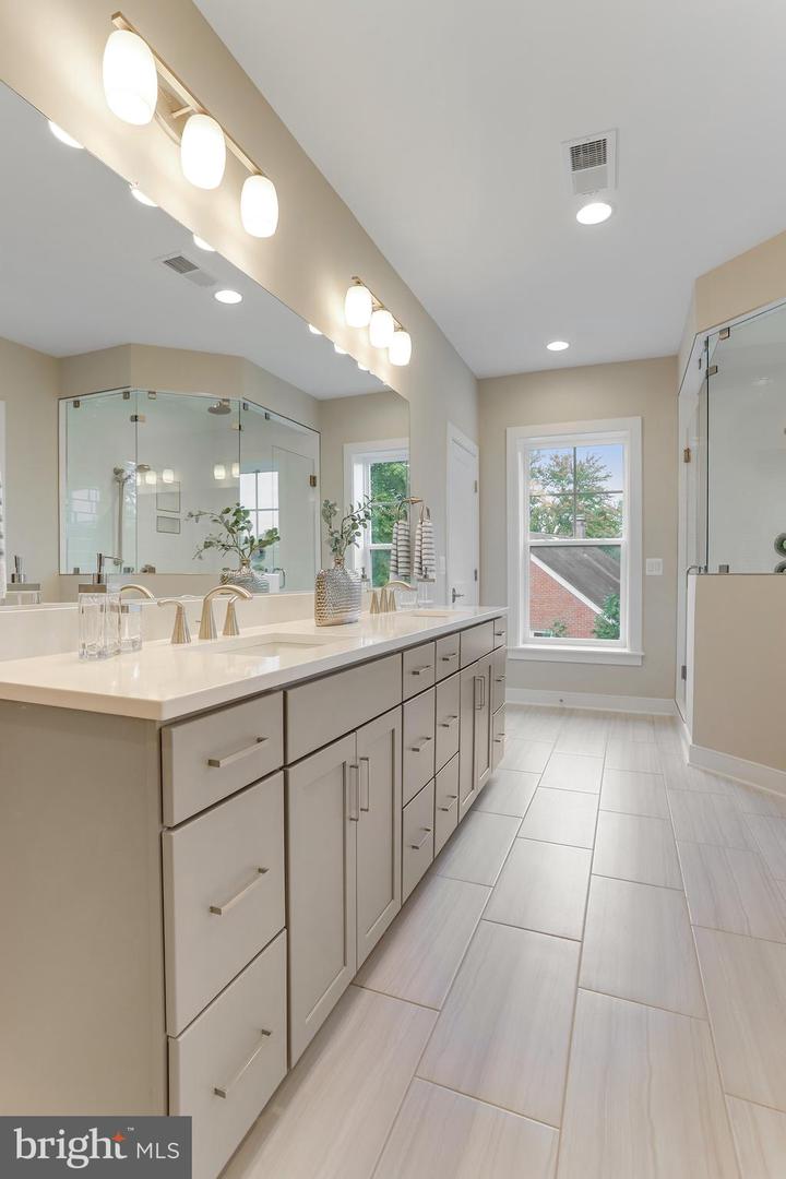 2418 HOLT ST, VIENNA, Virginia 22180, 4 Bedrooms Bedrooms, 1 Room Rooms,4 BathroomsBathrooms,Residential,For sale,2418 HOLT ST,VAFX2259004 MLS # VAFX2259004