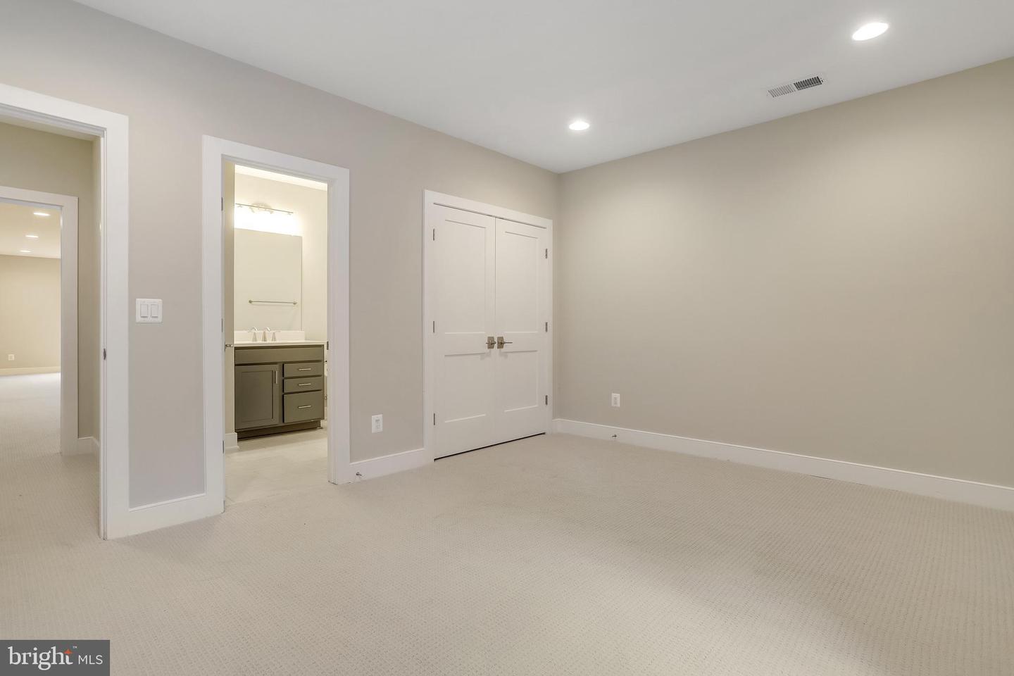 2418 HOLT ST, VIENNA, Virginia 22180, 4 Bedrooms Bedrooms, 1 Room Rooms,4 BathroomsBathrooms,Residential,For sale,2418 HOLT ST,VAFX2259004 MLS # VAFX2259004