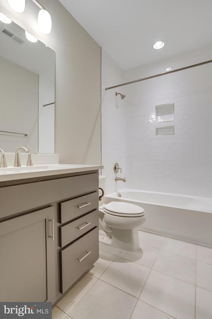 2418 HOLT ST, VIENNA, Virginia 22180, 4 Bedrooms Bedrooms, 1 Room Rooms,4 BathroomsBathrooms,Residential,For sale,2418 HOLT ST,VAFX2259004 MLS # VAFX2259004