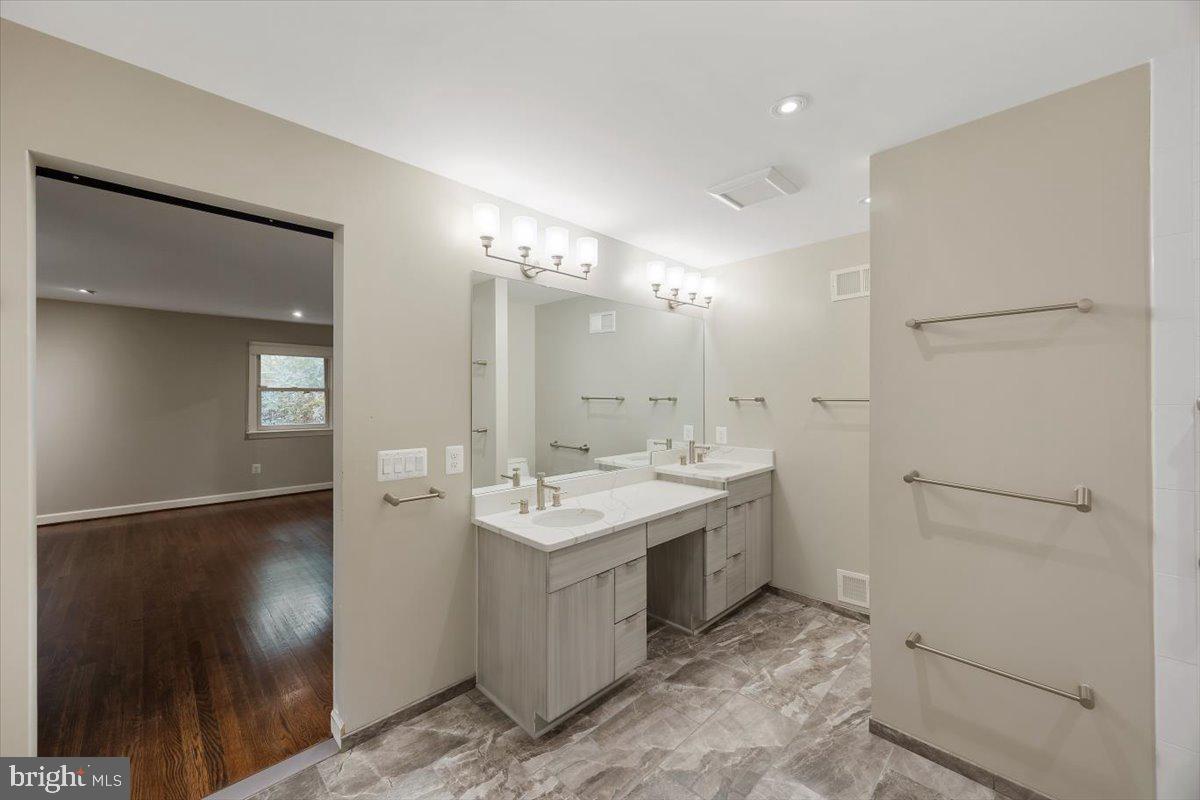 1305 KINGSTON AVE, ALEXANDRIA, Virginia 22302, 3 Bedrooms Bedrooms, ,3 BathroomsBathrooms,Residential,For sale,1305 KINGSTON AVE,VAAX2048526 MLS # VAAX2048526