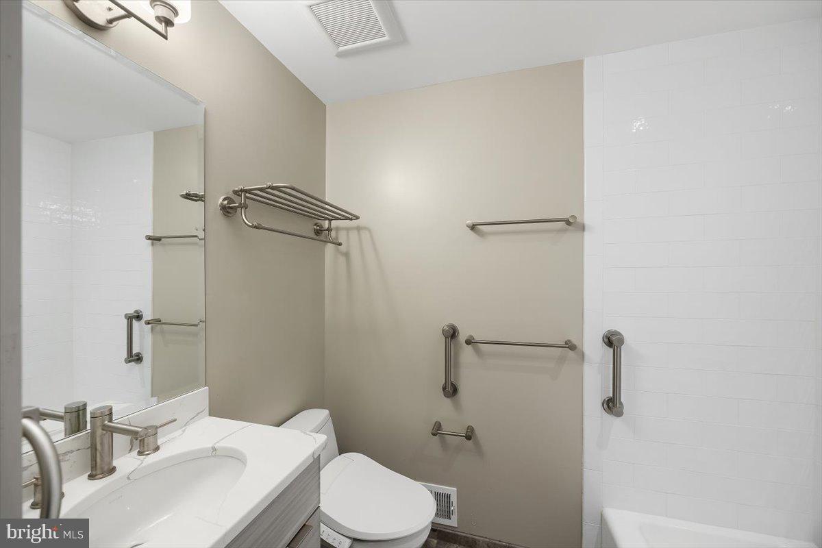 1305 KINGSTON AVE, ALEXANDRIA, Virginia 22302, 3 Bedrooms Bedrooms, ,3 BathroomsBathrooms,Residential,For sale,1305 KINGSTON AVE,VAAX2048526 MLS # VAAX2048526