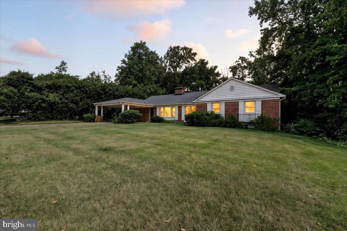1305 KINGSTON AVE, ALEXANDRIA, Virginia 22302, 3 Bedrooms Bedrooms, ,3 BathroomsBathrooms,Residential,For sale,1305 KINGSTON AVE,VAAX2048526 MLS # VAAX2048526
