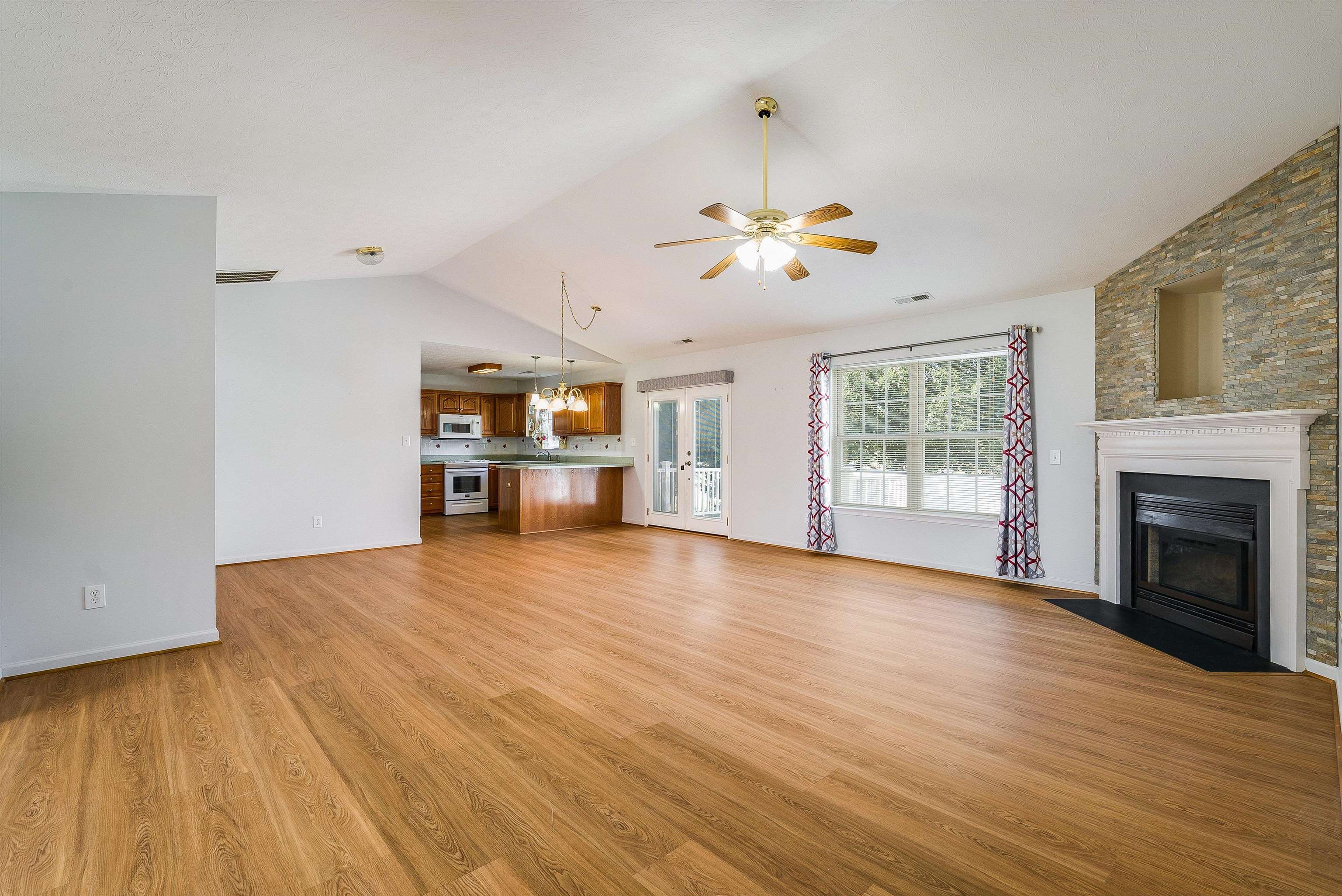 60 CARROLLTON CT, WEYERS CAVE, Virginia 24486, 3 Bedrooms Bedrooms, ,2 BathroomsBathrooms,Residential,60 CARROLLTON CT,668023 MLS # 668023